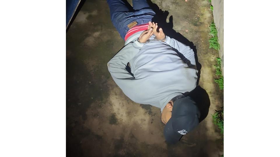 Plantão de Polícia -  Polícia prende suspeito escondido no quintal enquanto moradora dormia em ocorrência de furto no Embratel