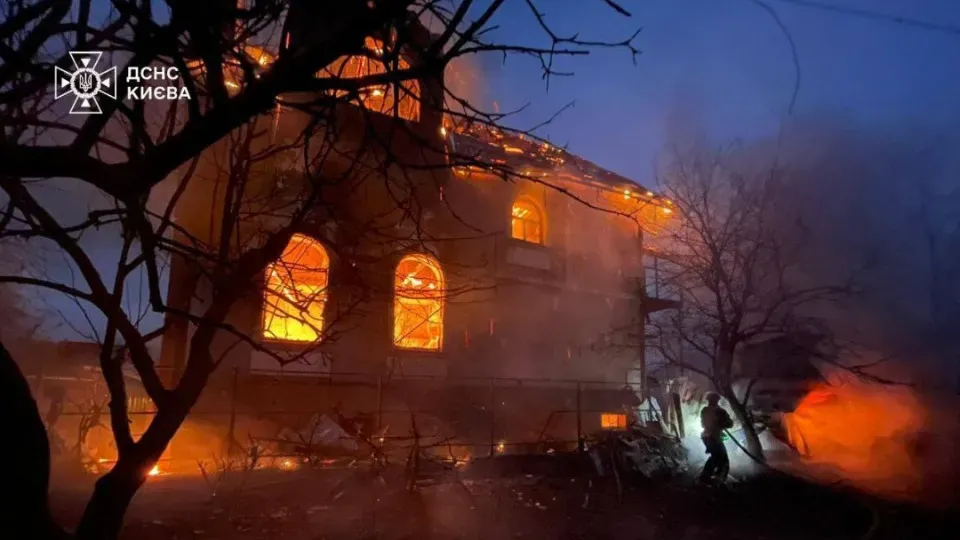 VÍDEO - Pelo menos onze feridos em ataque russo a Kiev; veja as imagens