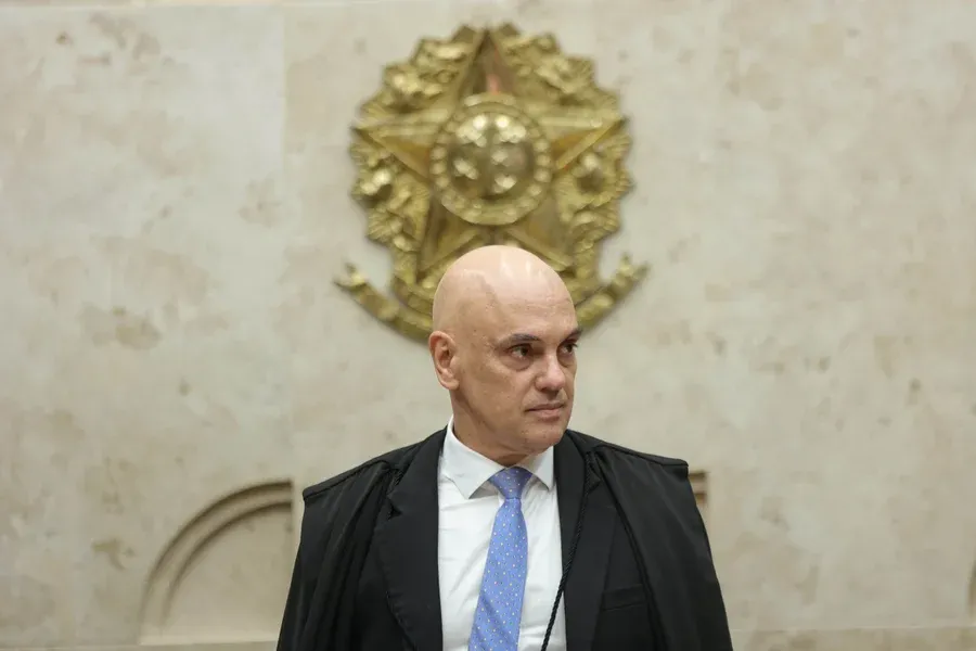 Brasil - CFM cumpre ordem de Moraes e anula sindicância sobre Bolsonaro
