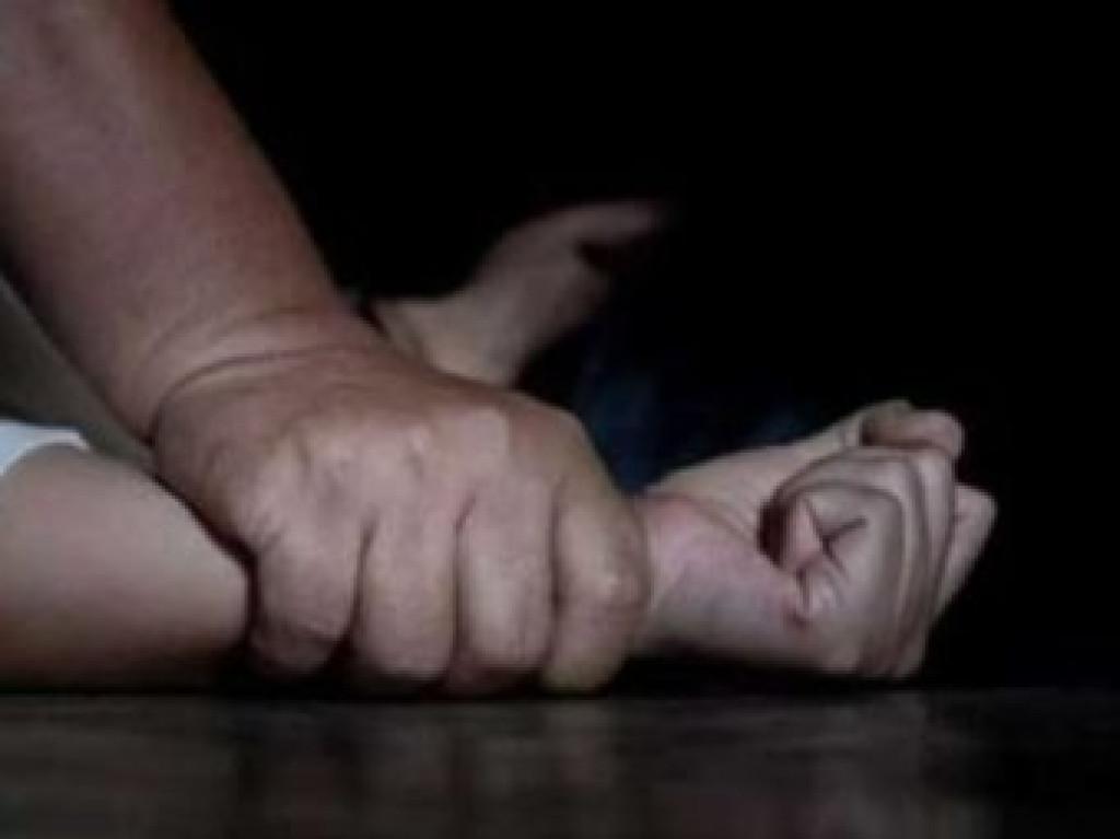 Estupro - Mulher é estuprada por 4 criminosos após ter casa invadida