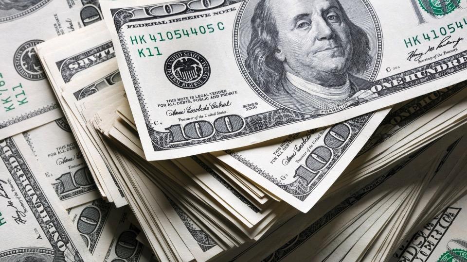 Mundo -  Dólar cai a R$ 5,20 e tem menor patamar desde maio de 2024; Ibovespa bate novo recorde