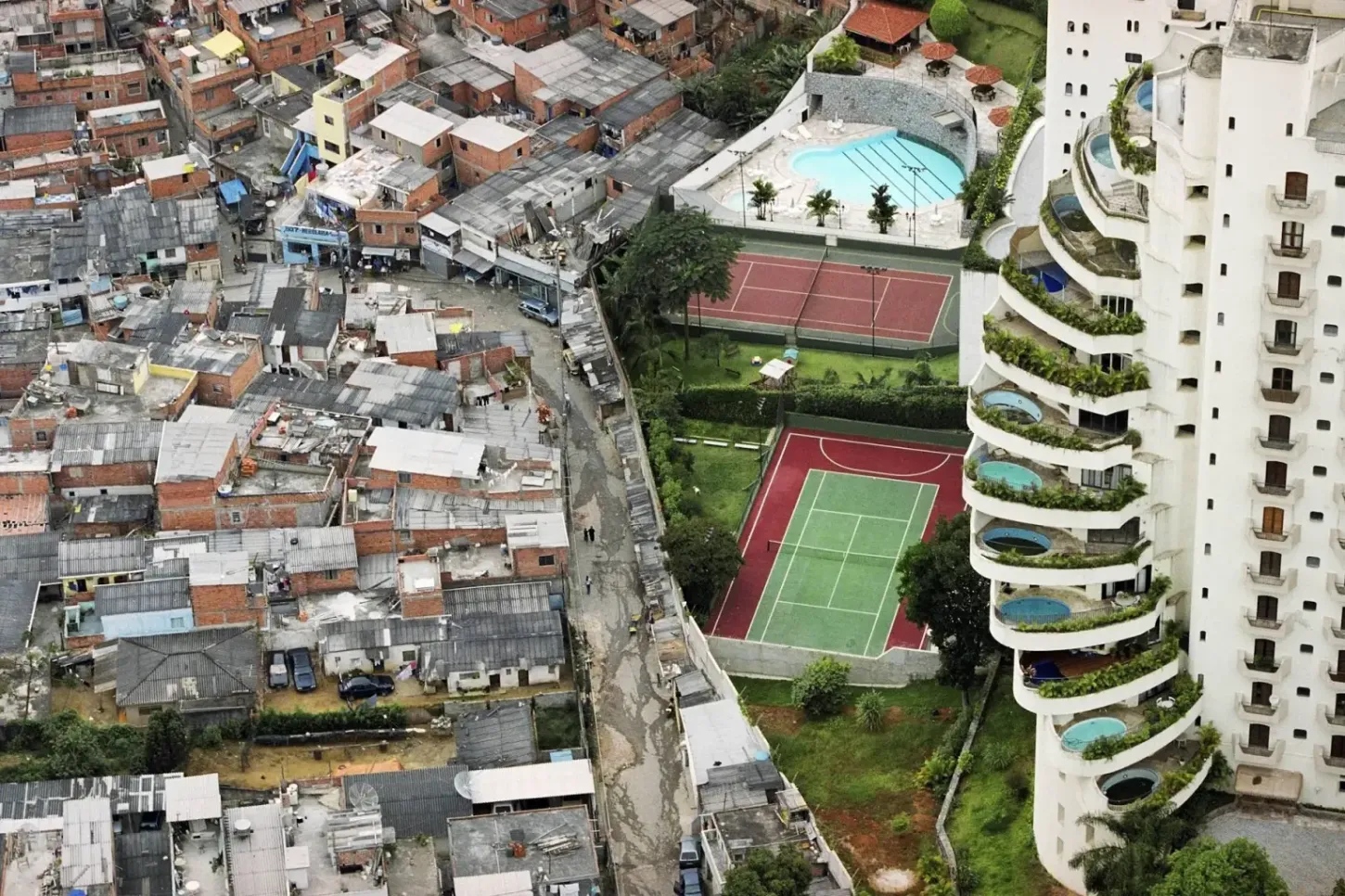 Notícias - Super-ricos esgotam em dias sua cota anual de carbono, aponta relatório da Oxfam