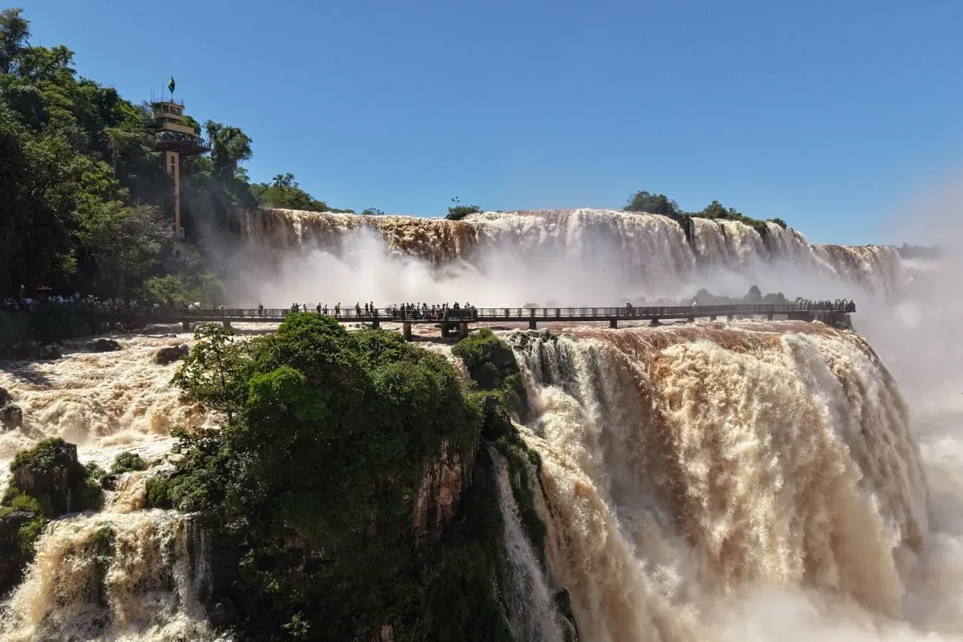 Salada Verde - Parque Nacional do Iguaçu bate recorde com mais de 2 milhões de visitantes em 2025