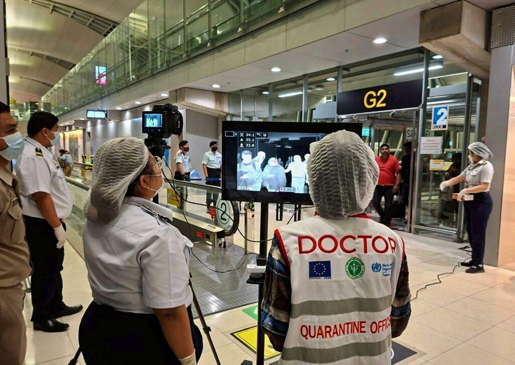 Surto de Nipah faz protocolo da Covid-19 voltar em aeroportos