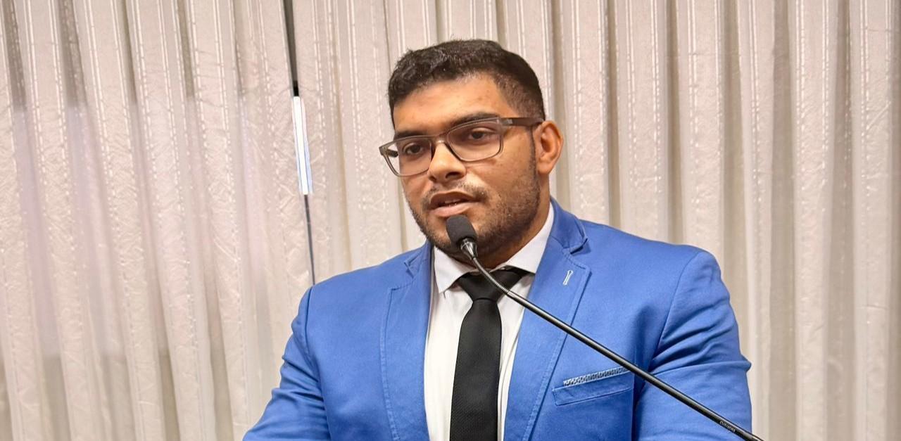 Aprovado em Sessão requerimentos do vereador Thiago Hulk onde solicita serviços de estacionamentos e realização de tapa-buracos no município