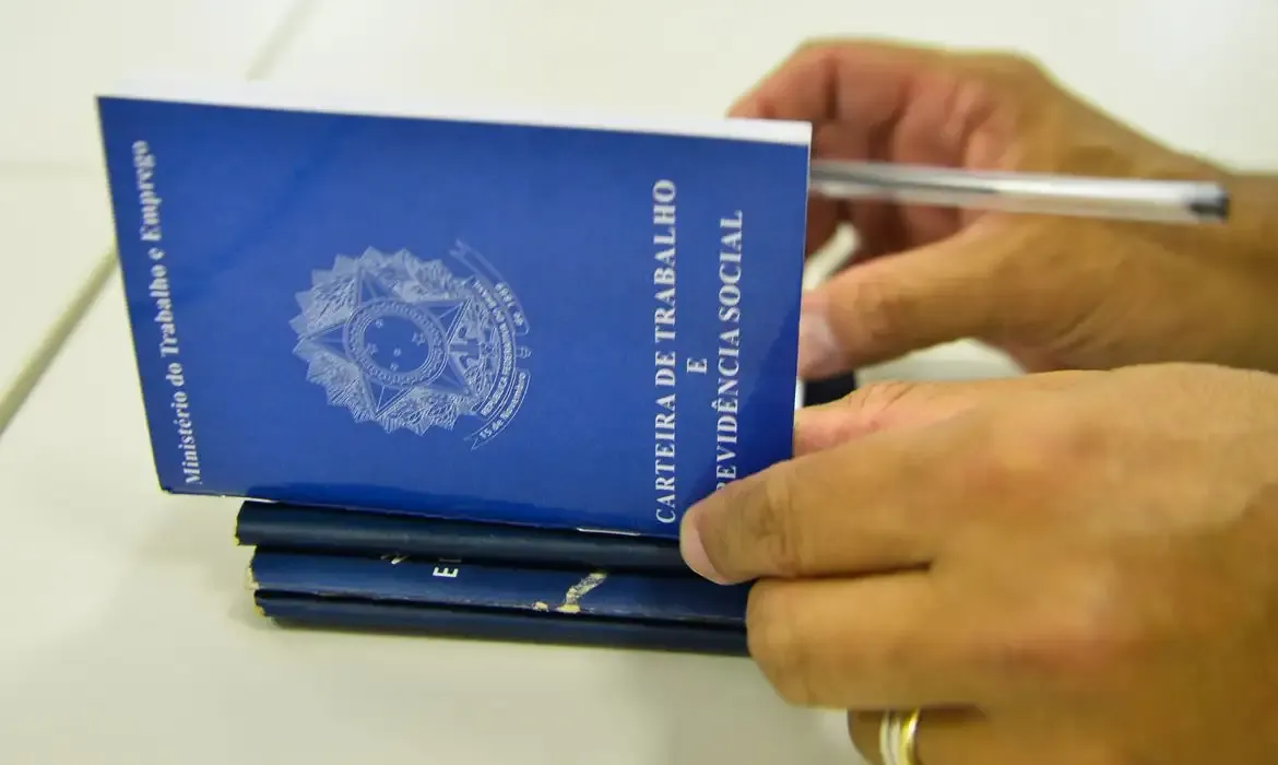 Brasil | Emprego - Fim da escala 6x1: agro, comércio e construção seriam setores mais impactados