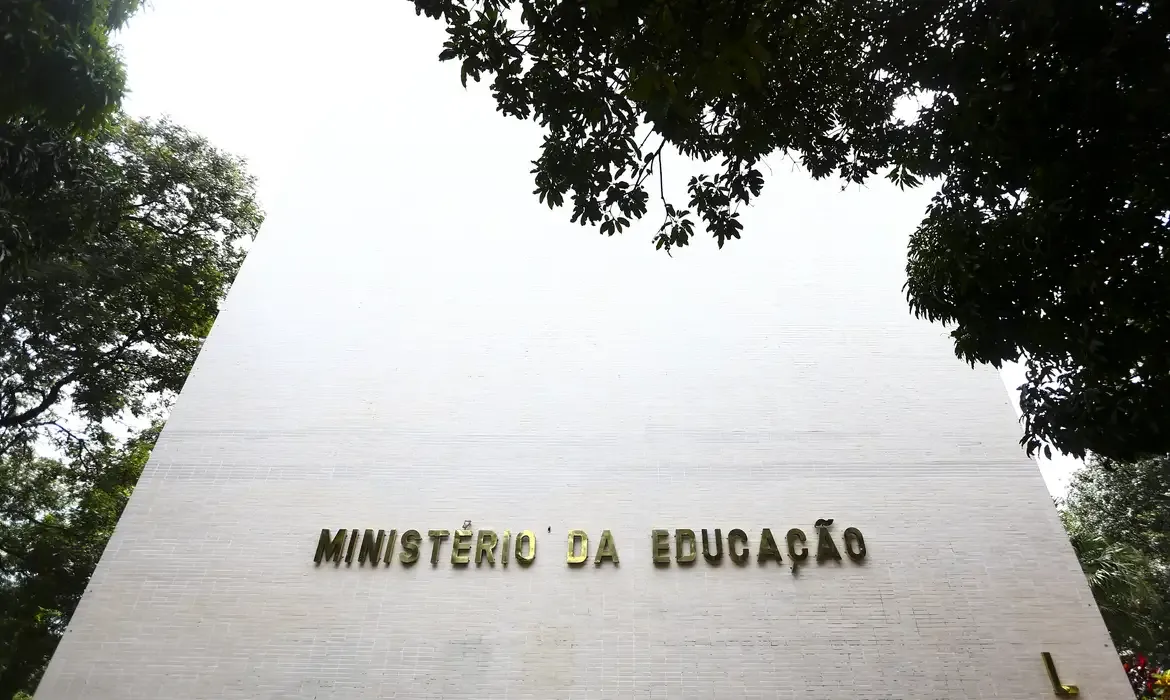 Brasil | MEC - MEC publica autorização de cursos superiores em 23 cidades brasileiras