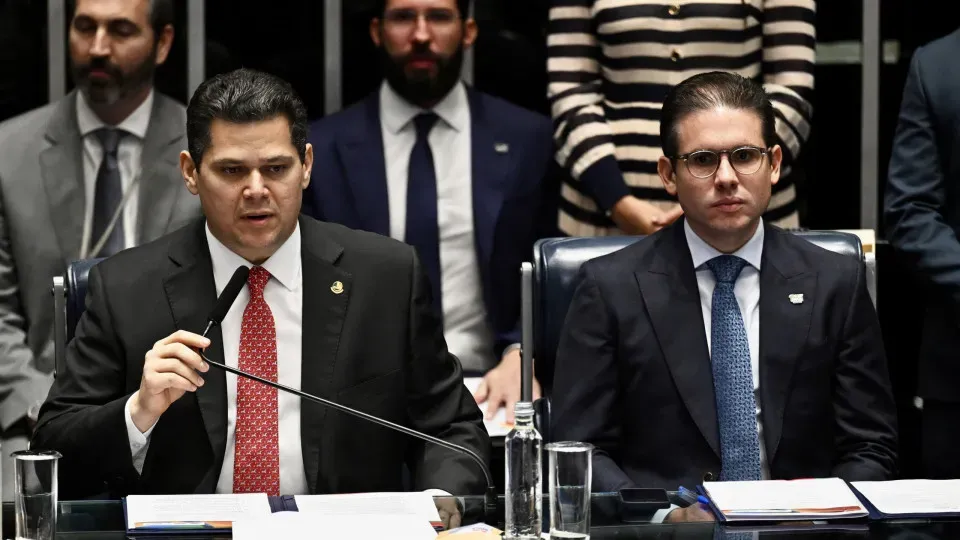 Cúpula do Congresso sinaliza votar pena menor a Bolsonaro se pressão por CPI do Master esfriar