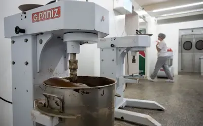 Economia | Indústria - Juros altos fazem faturamento da indústria estagnar em 2025