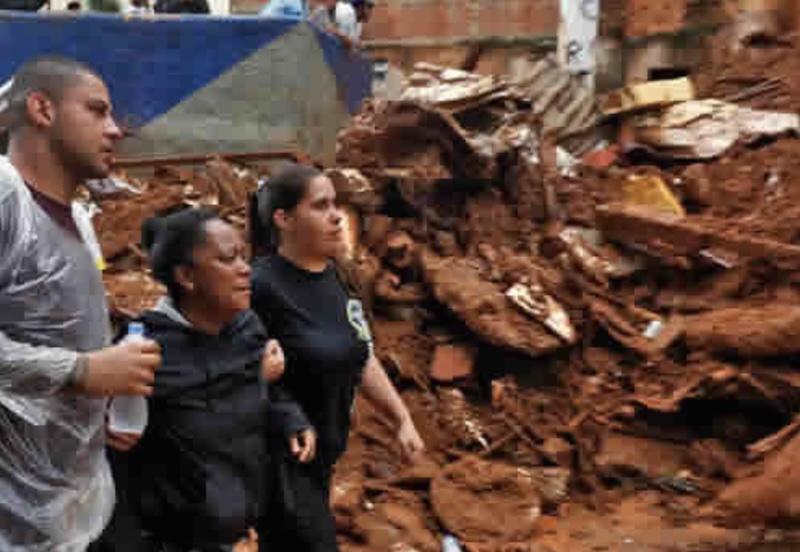 NEM AÍ - Mal nas pesquisas, Lula faz sobrevoo eleitoral em MG