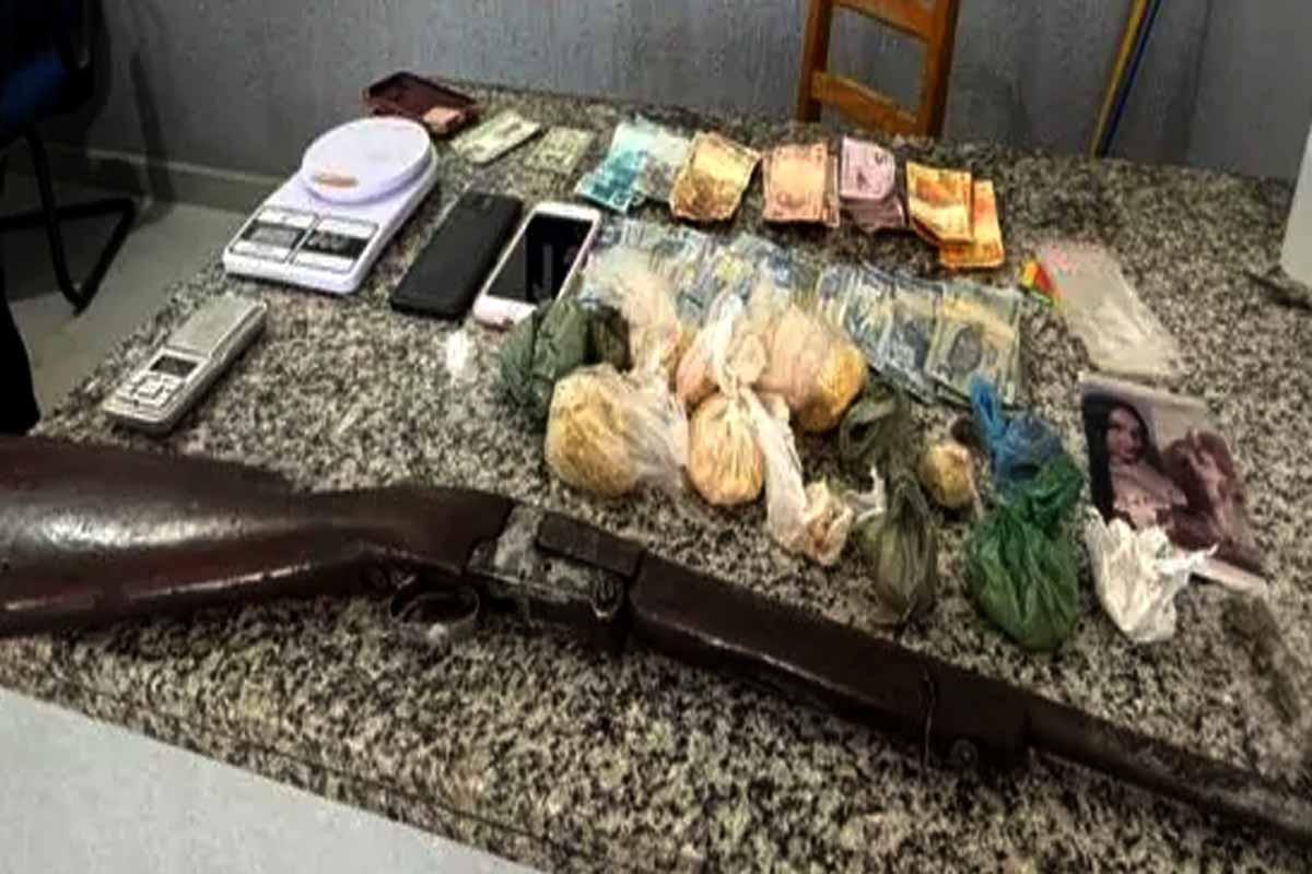 Pimenta Bueno - Operação policial conduz três pessoas, apreende crack, arma e dinheiro