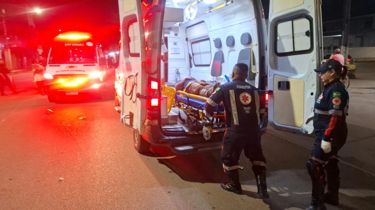 Plantão de Polícia -  Casal de motociclistas são atropelados por carro depois de colidirem em moto