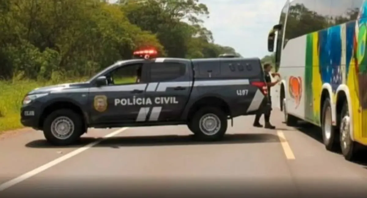 Polícia - Polícia Civil intercepta ônibus e prende foragido em Espigão d’Oeste