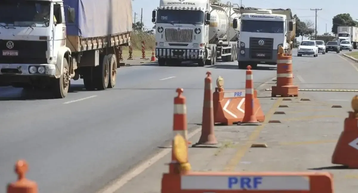 Polícia  PRF: Veículos de carga estão envolvidos em quase 44% das mortes nas rodovias
