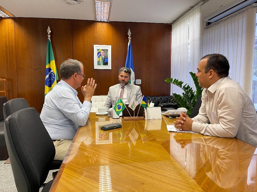 Política - Marcos Rogério articula investimentos para construção de hospital em Colorado do Oeste