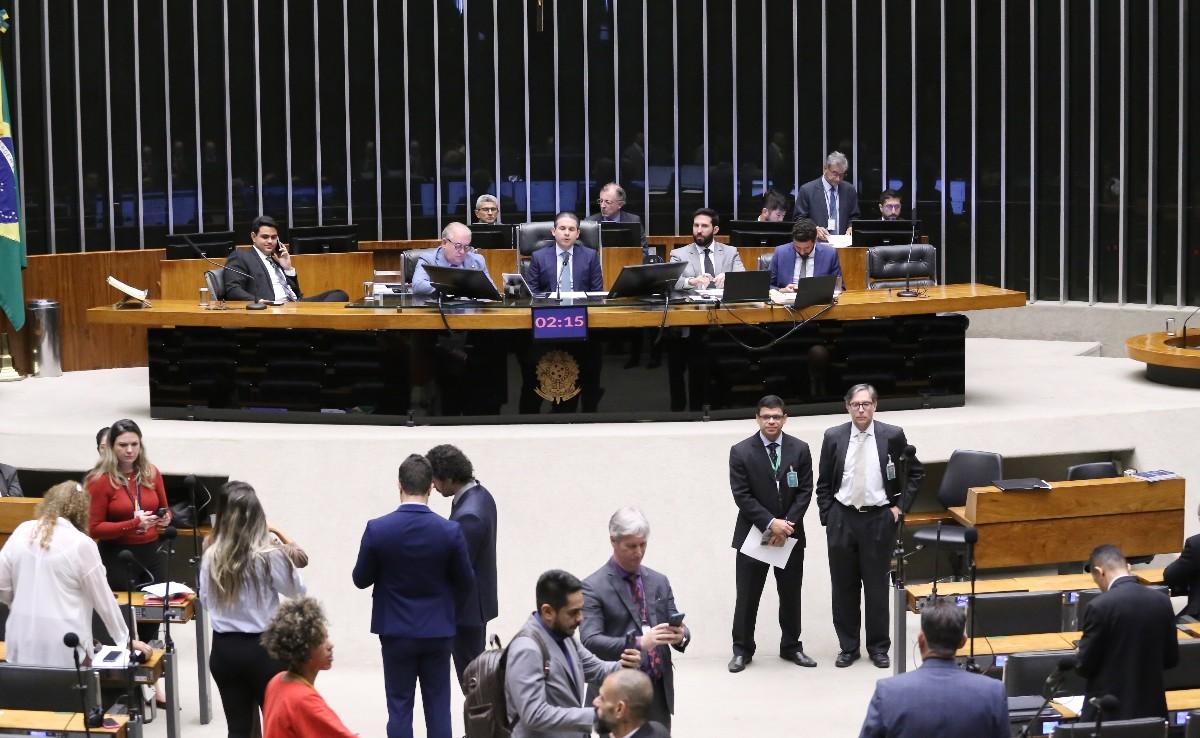 Política - Presidente da Câmara deve decidir na próxima semana tramitação da PEC que amplia Transposição de servidores
