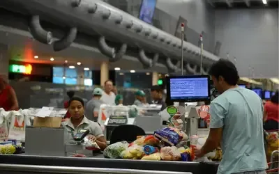 Política | Trabalho Governo prorroga exigência de acordo coletivo para trabalho em feriados