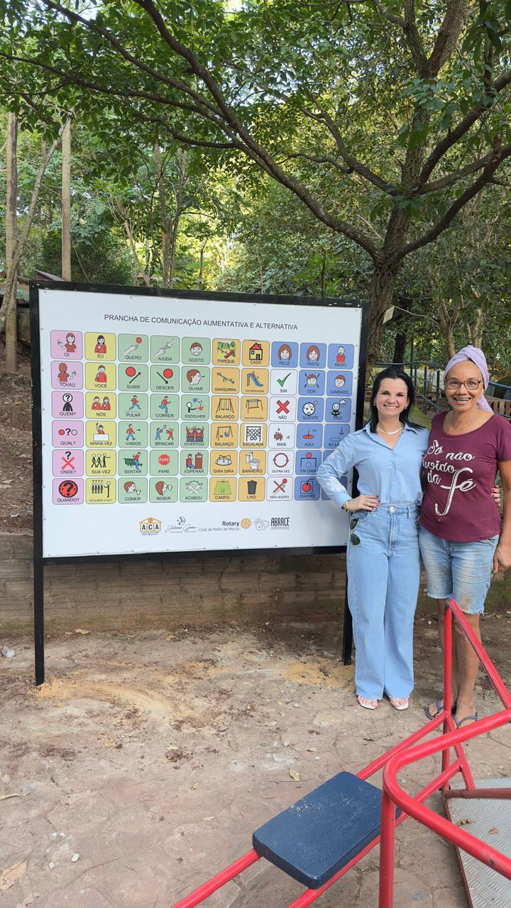 Rotary Club de Rolim de Moura e Casa da Amizade instalam pranchas de Comunicação Alternativa na Praça Durvalino de Oliveira e no Espaço Gaia Amiga