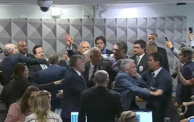 Veja o vídeo - Tropa de choque de Lula fracassa e CPMI quebra sigilos de Lulinha
