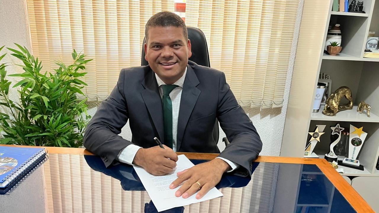 Vereador Adair Cardoso requer banheiros químicos aos servidores públicos e trabalhadores terceirizados que exerçam atividades externas no município de Rolim de Moura