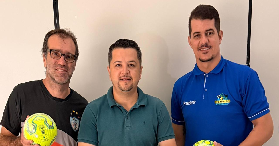 Vereador Ivan Vasconcelos realiza entrega de materiais esportivos para projeto social de Handebol no município 