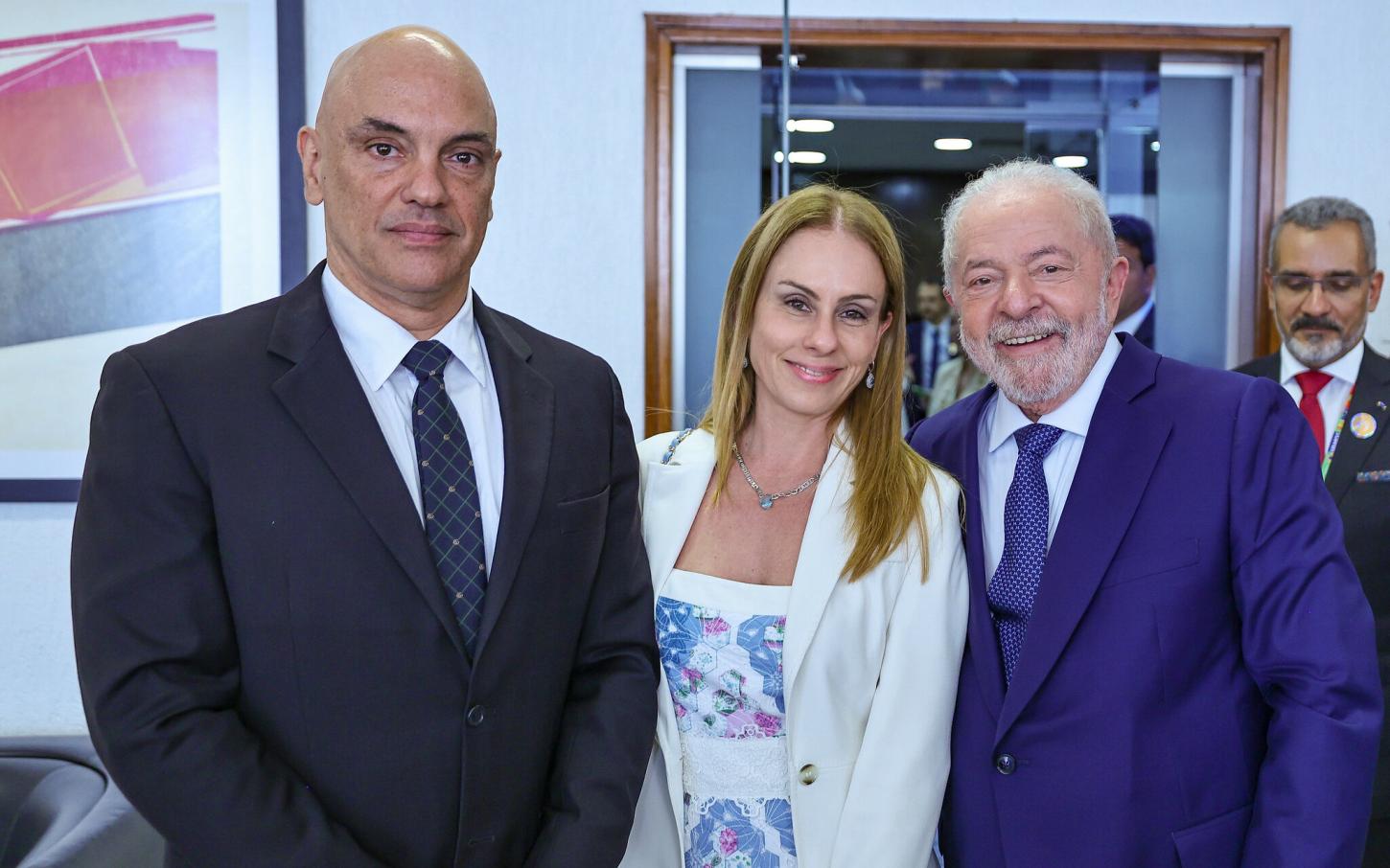 Análise - Dona Vivi complica Alexandre de Moraes