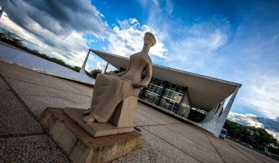 AtlasIntel/Bloomberg Pesquisa: 69% dos brasileiros veem STF envolvido no escândalo do Banco Master