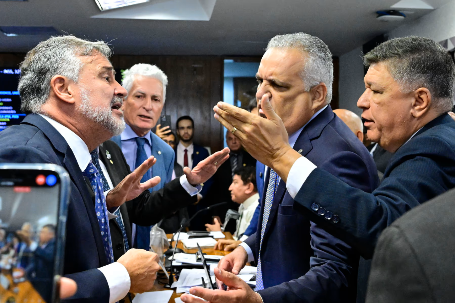 Brasil Fim de CPMI do INSS deve ter relatório que isenta governo Lula de fraudes
