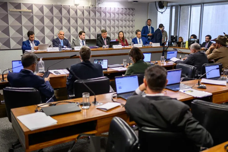 Brasil - Sem garantir prorrogação, CPMI do INSS muda foco para caso Master