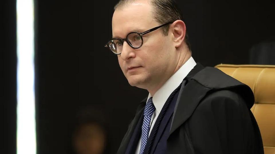 Brasil - Zanin condena acusado de participar de trote misógino contra alunas