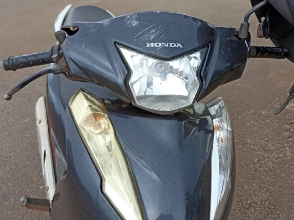 COLISÃO - ROLIM DE MOURA: Mulher é socorrida após colisão em carro no centro