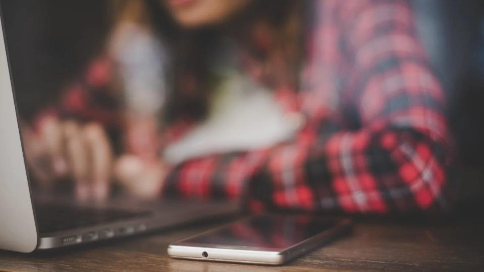 Diário da Amazônia -  Ataques virtuais e presenciais contra alunos revelam limites da resposta apenas punitiva