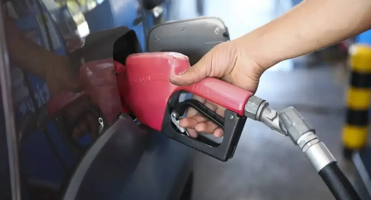 Economia - Governo mobiliza 100 Procons para conter preços abusivos nos combustíveis