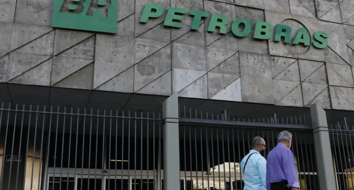 Economia - Petrobras adere a programa federal para reduzir preço do diesel em R$ 0,64