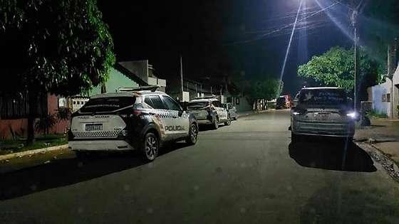 EXECUTADO NA CALADA DA NOITE - Homem é assassinado por pistoleiros encapuzados com diversos tiros dentro de kitnet em MT