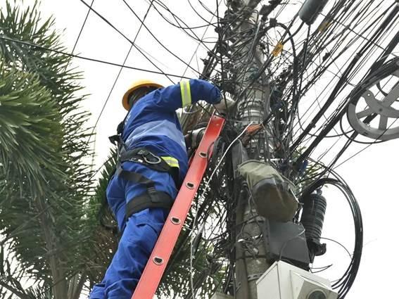 Geral - Segurança em postes: Energisa alerta técnicos de telecomunicações sobre riscos próximos à rede elétrica