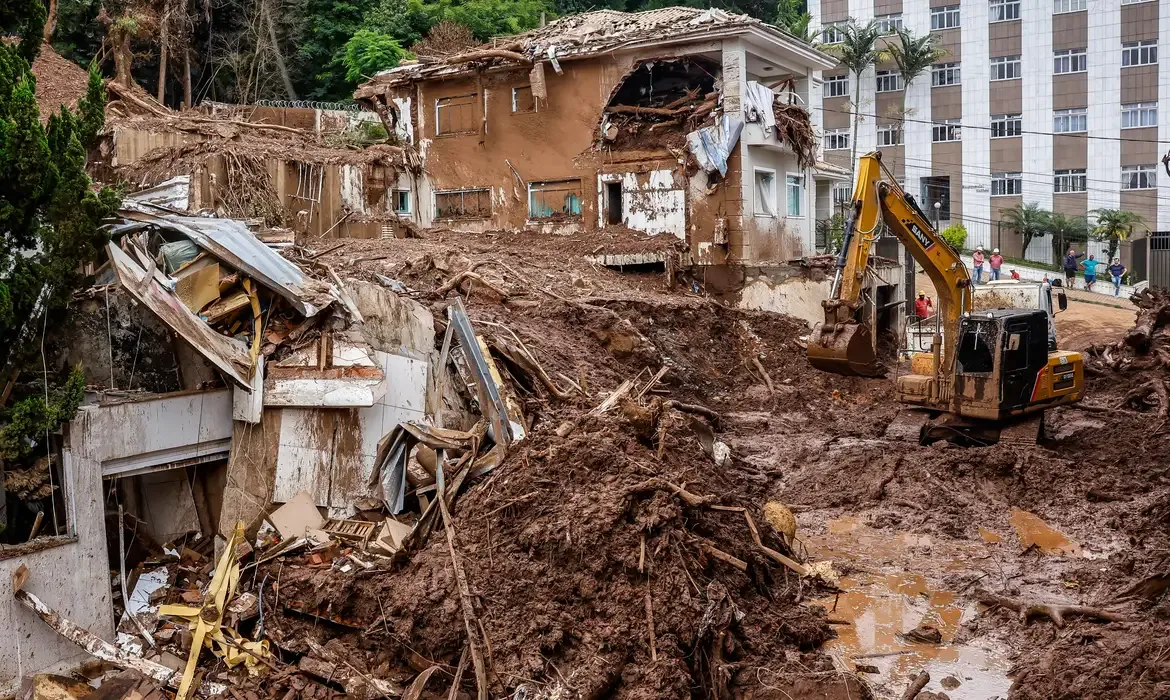 Geral - Sobe para 72 o número de mortos nas chuvas em Minas Gerais