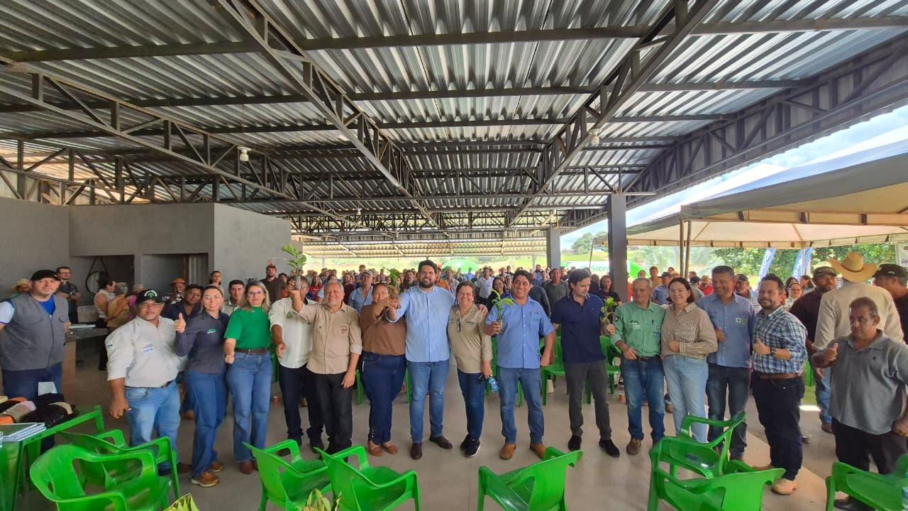 Jean Oliveira fortalece agricultura e entrega 150 mil mudas de café a produtores de Alta Floresta
