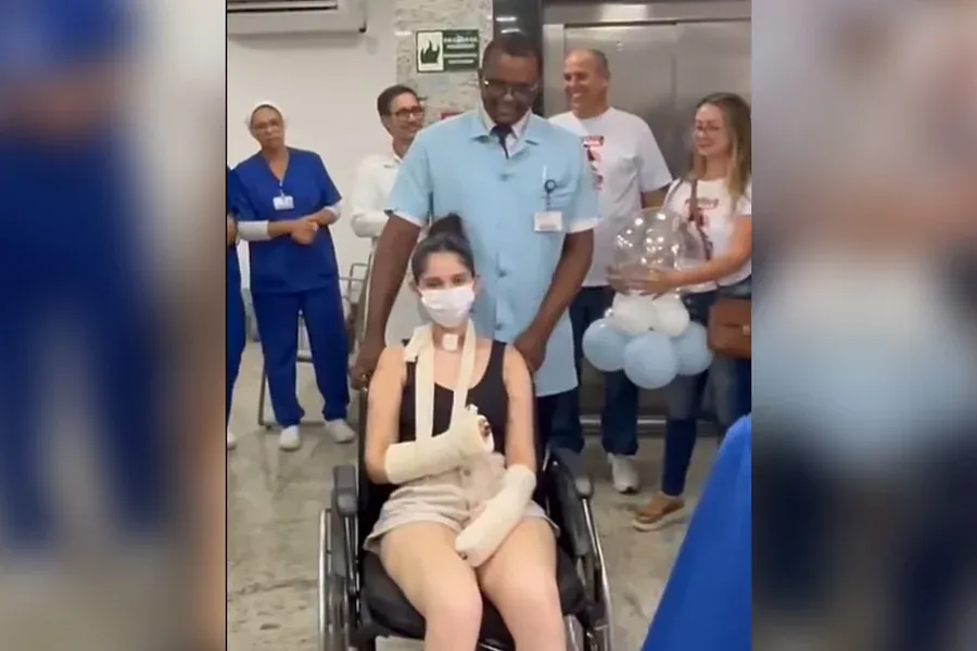 Mirelle Pinheiro - Jovem esfaqueada mais de 30 vezes ao negar pedido de namoro tem alta. Veja vídeo