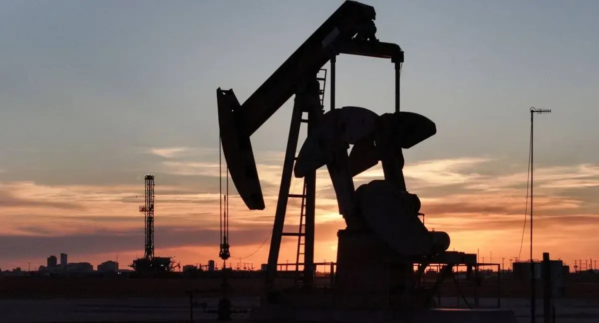 Mundo  - China suspende exportação de combustíveis devido à guerra no Irã