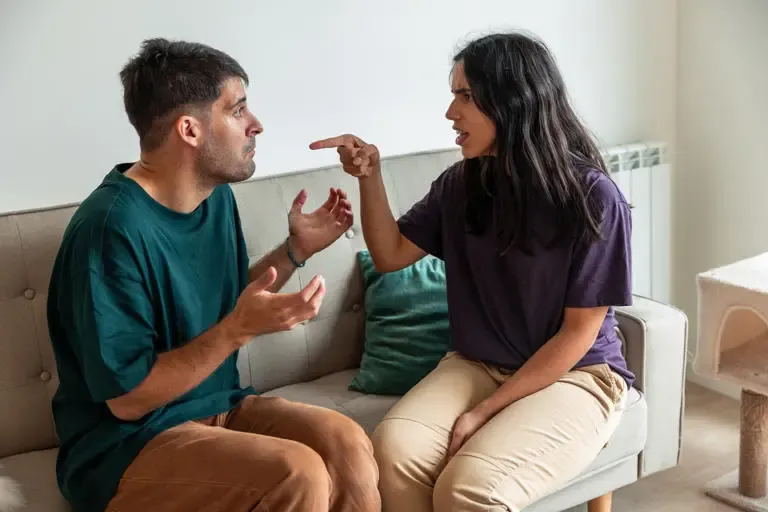 Notícias - 7 frases que narcisistas usam para ferir os outros, segundo psicóloga formada em Harvard