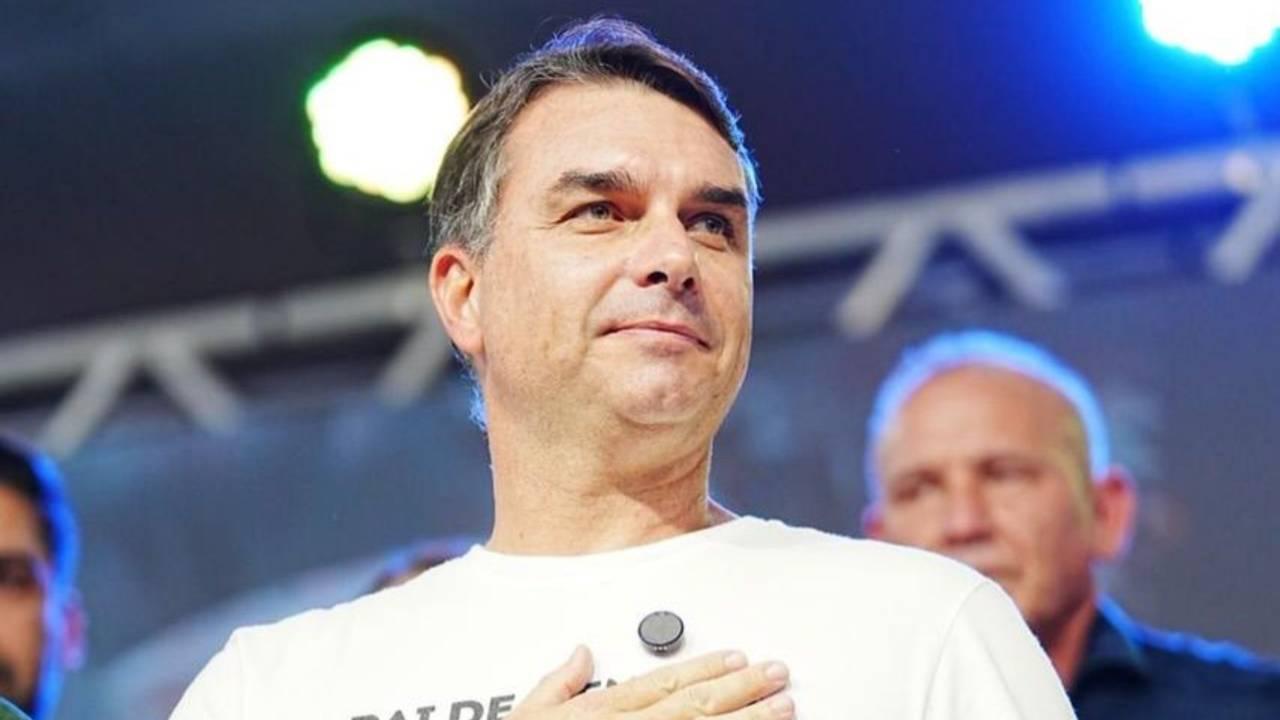 Paraná Pesquisas Flávio Bolsonaro mantém liderança e venceria no 2º turno com 45,2% contra 44,1%