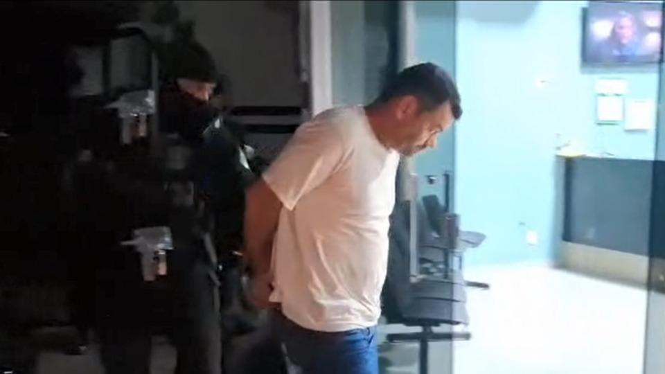 Plantão de Polícia -  VÍDEO: Líder de esquema de corrupção em presídio de Pernambuco é transferido para Porto Velho