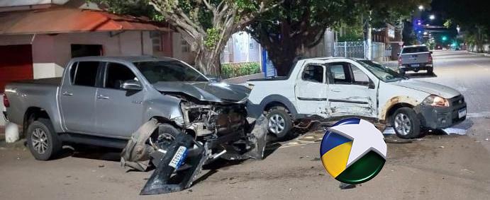 Polícia - Colisão entre caminhonetes no centro de Porto Velho acaba com motorista preso