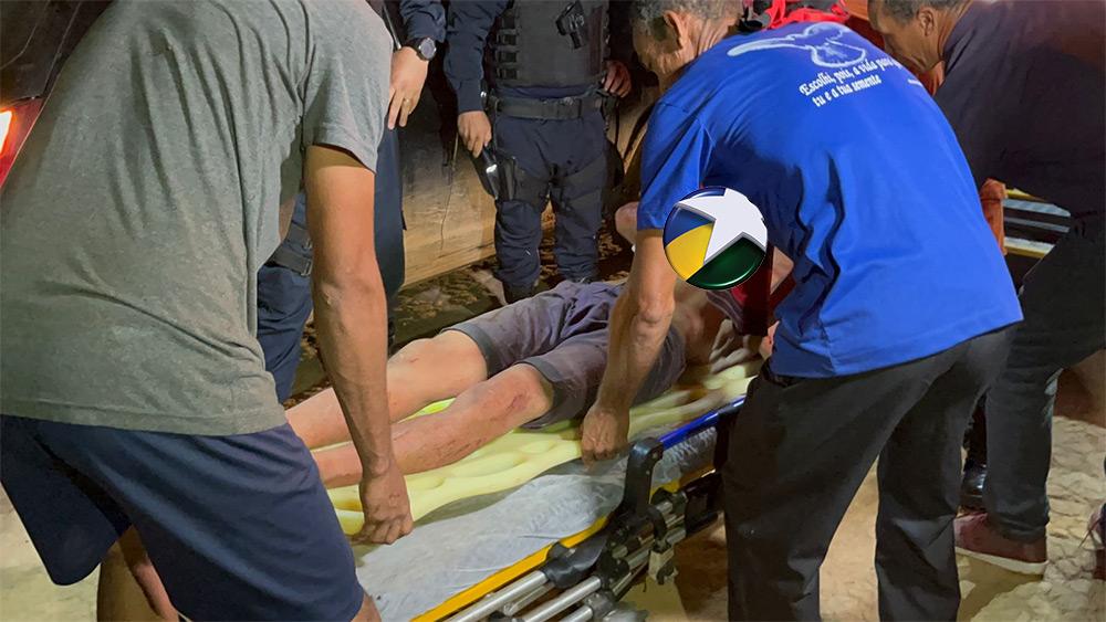 Polícia - Homem é baleado três vezes, sequestrado e escapa após caminhar 4 km em mata na BR-319