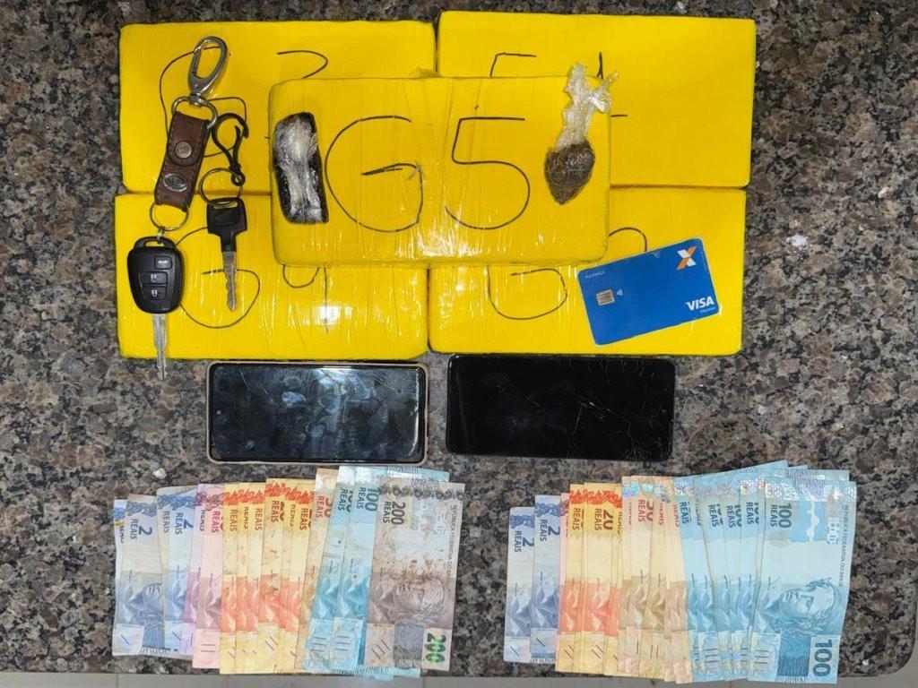 POLÍCIA MILITAR - Ação integrada das forças de segurança resulta na apreensão de cerca de 5 kg de drogas em Cacoa