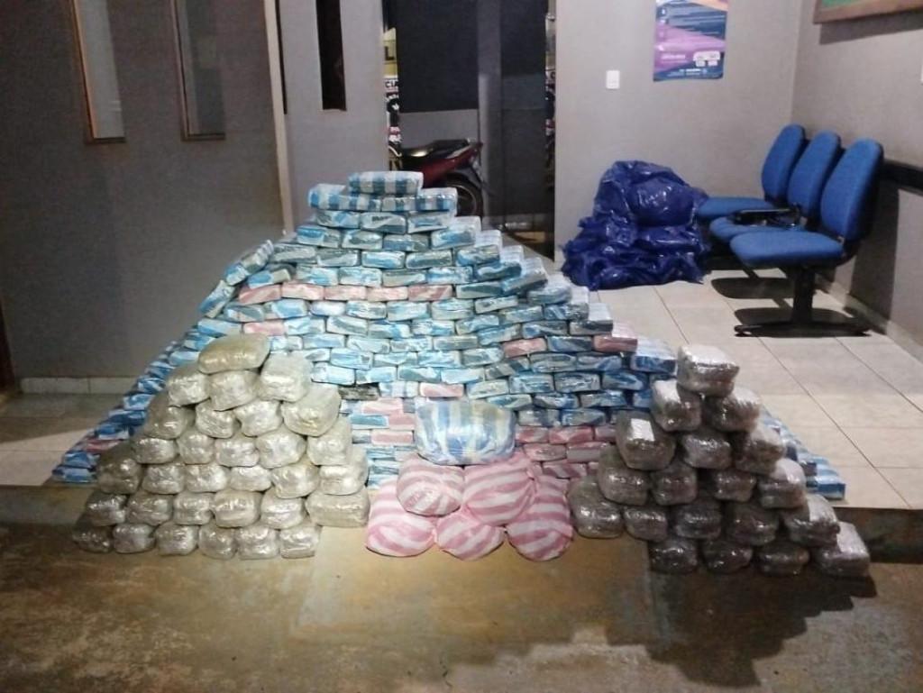 POLÍCIA MILITAR - PM apreende 257 kg de maconha após troca de tiros na BR-429 em São Miguel do Guaporé