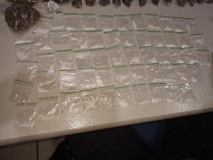 Polícia - Polícia apreende drogas, dinheiro e motocicletas após denúncia na zona Leste