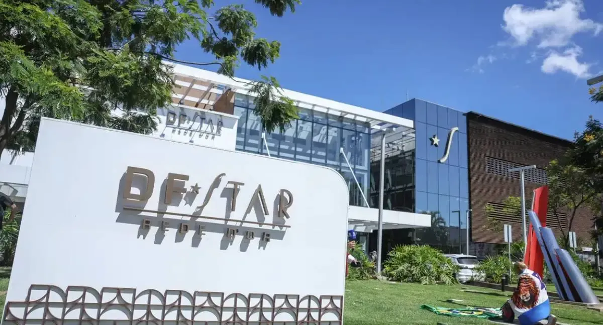 Política - Defesa de Bolsonaro solicita prisão domiciliar por motivos de saúde