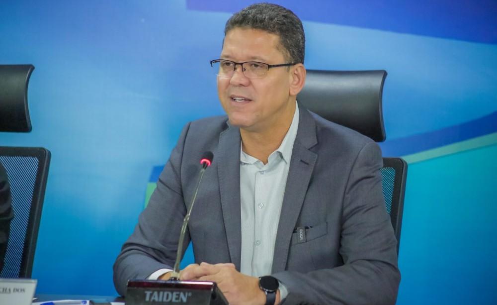 Política - Governador refuta aproximação com vice, e reafirma que fica no cargo